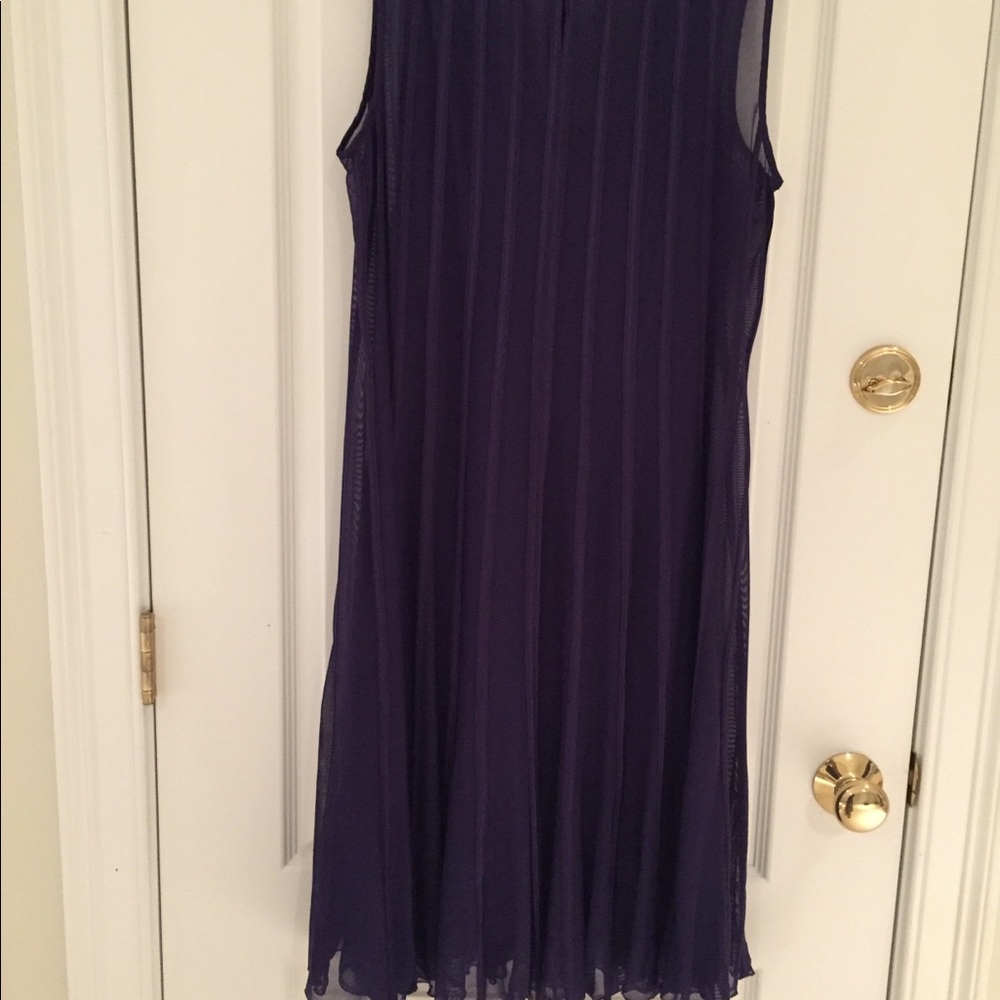 Sleeveless purple net dress